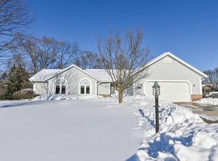 W148S6774 Golden Country Dr, Muskego, WI 53150