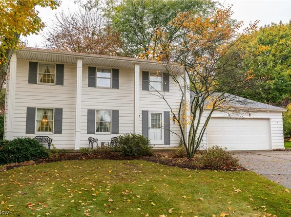 2474 Beechmoor Dr NW, North Canton, OH 44720