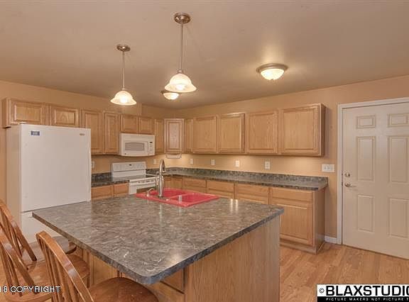 3rd image of 654 Blanket Blvd