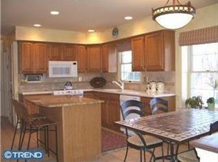 823 Cottonwood Dr, Malvern, PA 19355