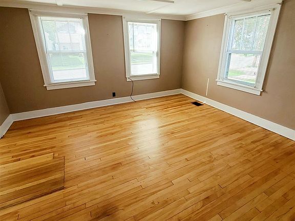 4th image of 902 Caroline St