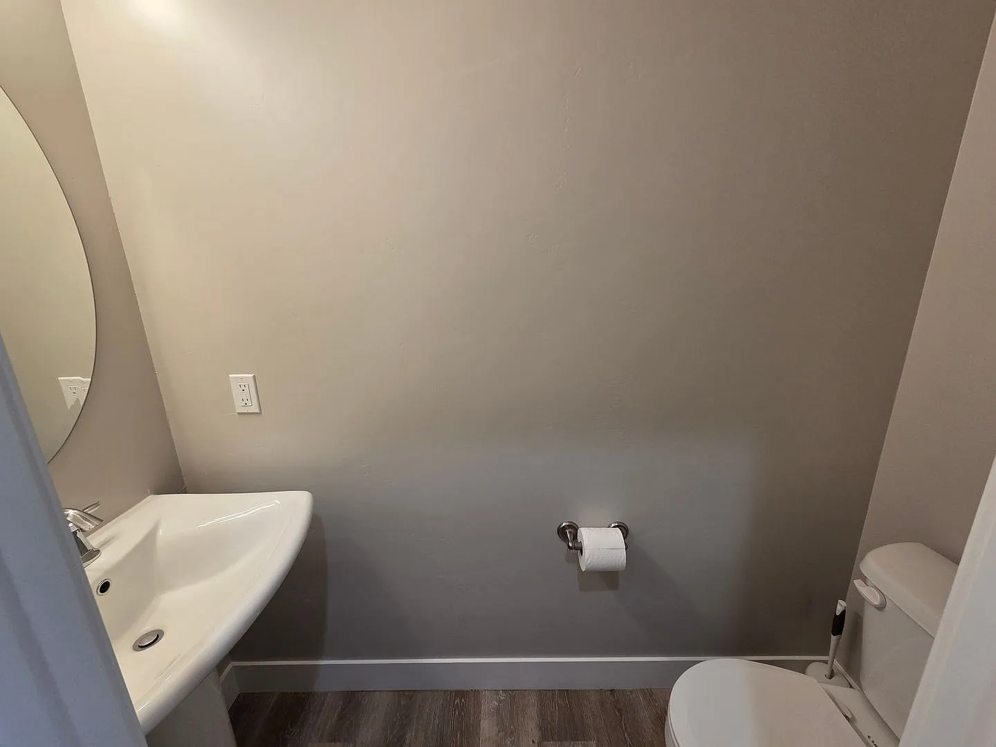 Like-New 3 Bed / 2.5 Bath Townhome in Prime Cedar City Location Act Fast! — Photo 2