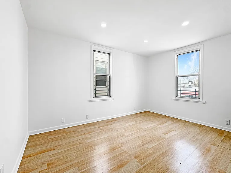 1655 Holland Ave #1 — Photo 2
