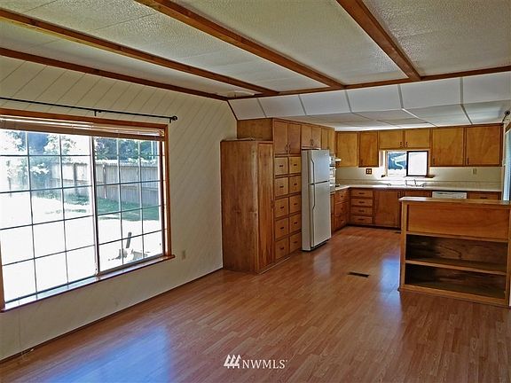 3rd image of 15422 Westshore Drive SE