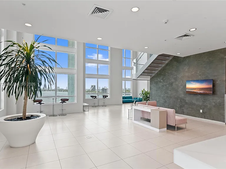 1900 N Bayshore Dr #715 — Photo 38
