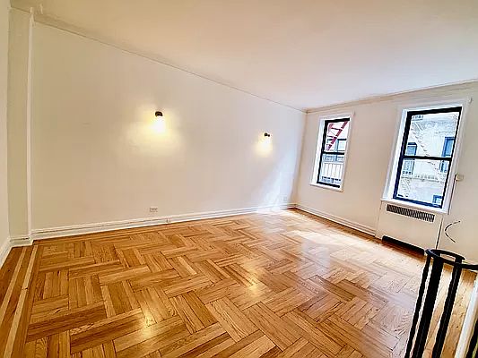 2nd image of 115 Payson Ave APT 2-B