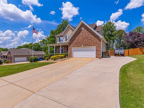 2nd image of 104 Laughing Tree Ct