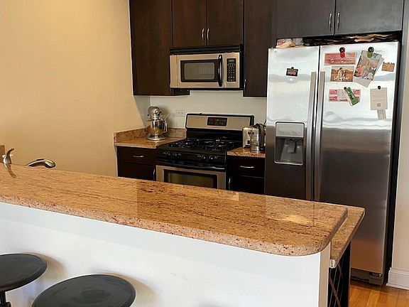 2nd image of 918 W Belmont Ave APT 308