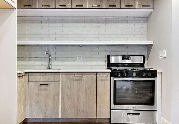 3rd image of 200 Clifton Pl #1