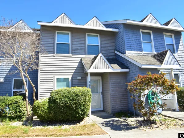 228 W Kitty Hawk Rd, Kitty Hawk, NC 27949