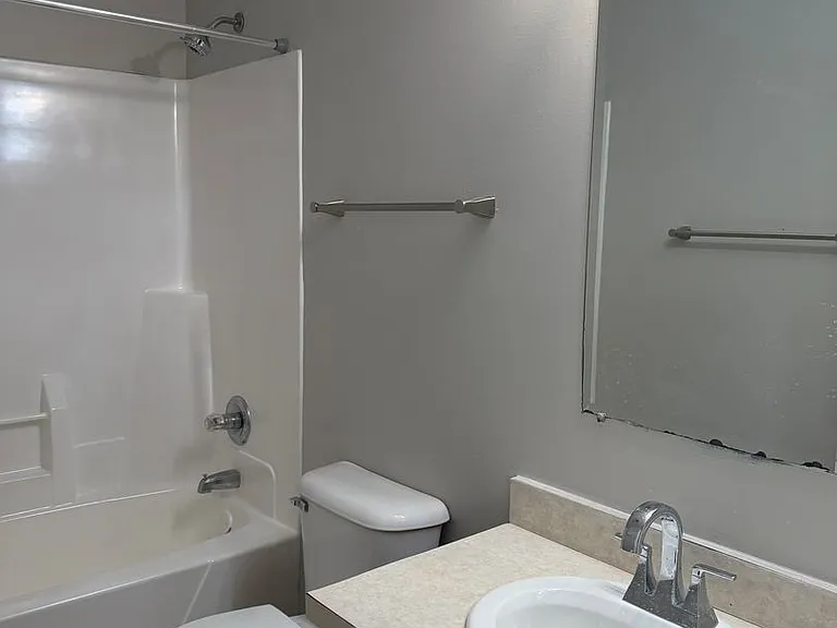 2410 Adams St — Photo 6