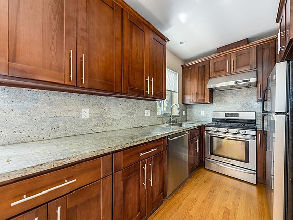 5th image of 2051 El Camino Real #202