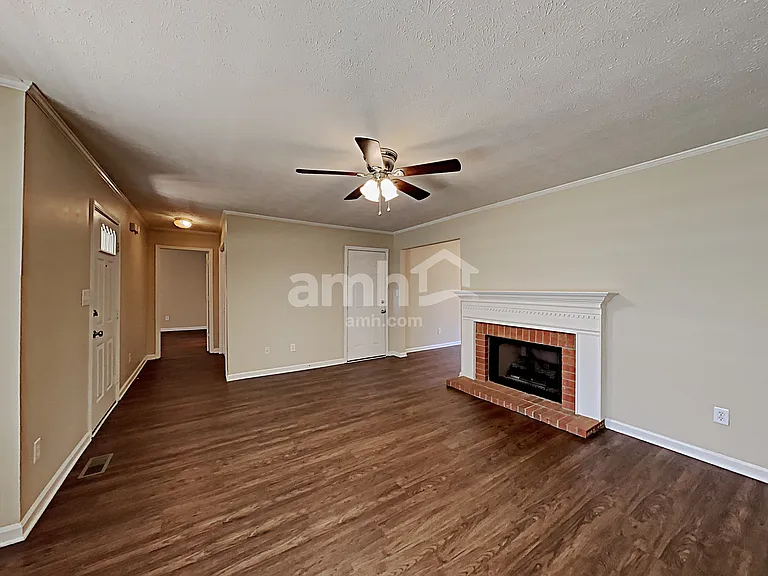416 Hancock St — Photo 5