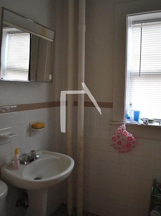 2nd image of 48 Brighton Ave APT 031