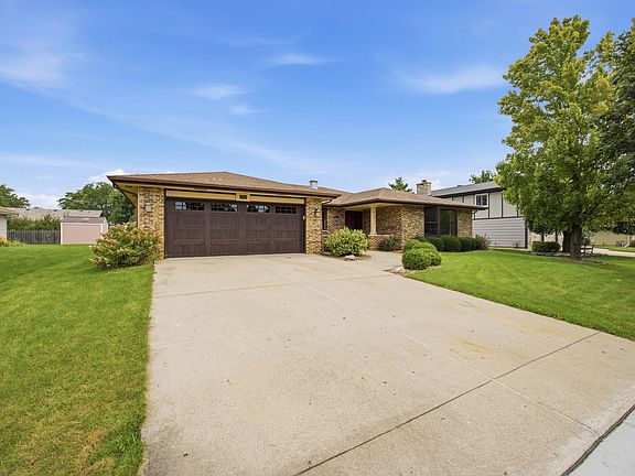 3rd image of 2122 Sherborn Ln
