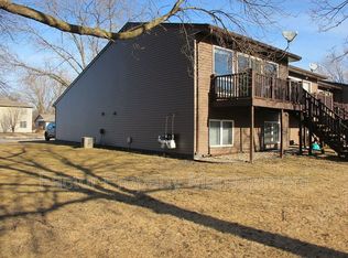 82 Meadowbrook Ct, North Mankato, MN 56003