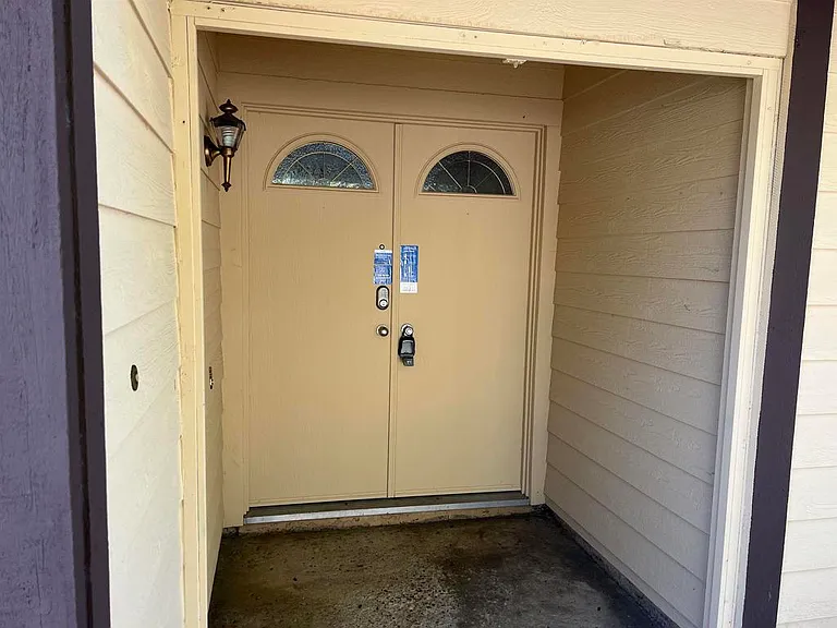 1282 Whitsett Dr — Photo 5