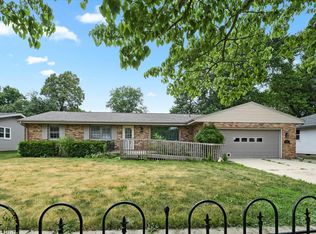 2305 Brookshire Dr W, Champaign, IL 61821