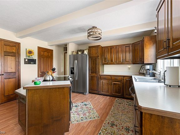 3rd image of 6919 Oak Hill Dr