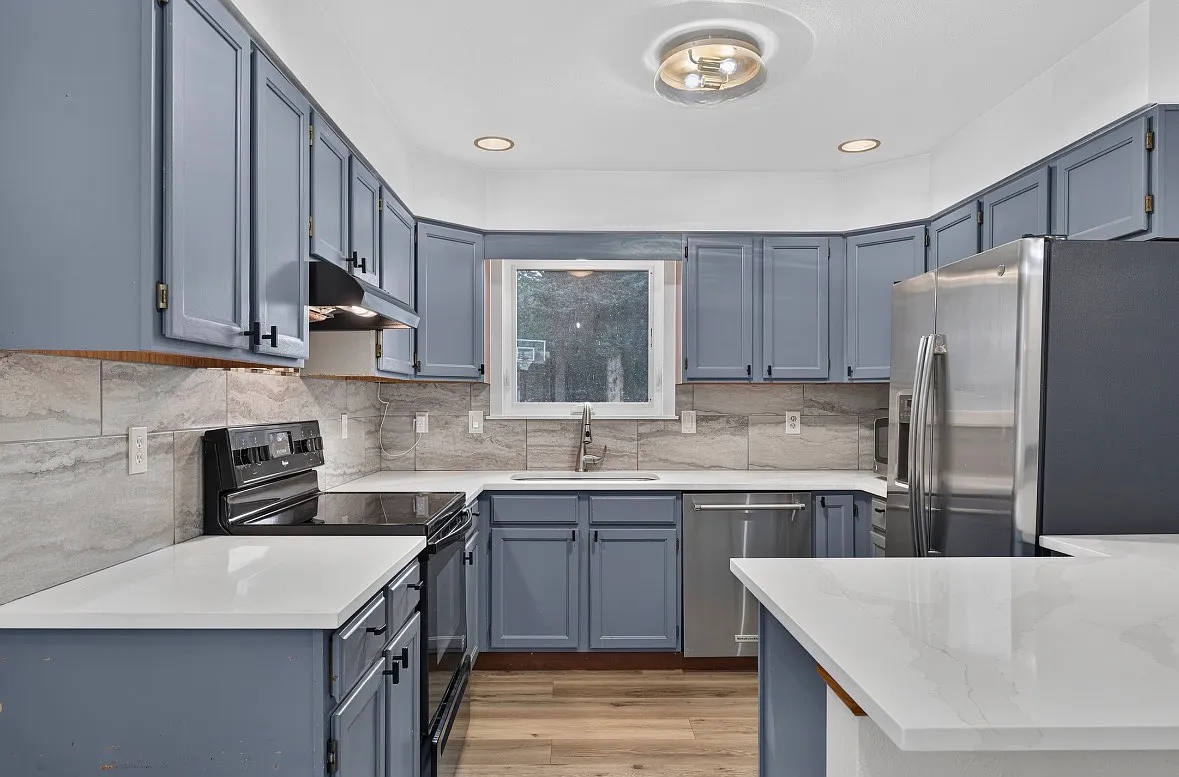 4 bed, 2120 sqft, $2,850 — Photo 2