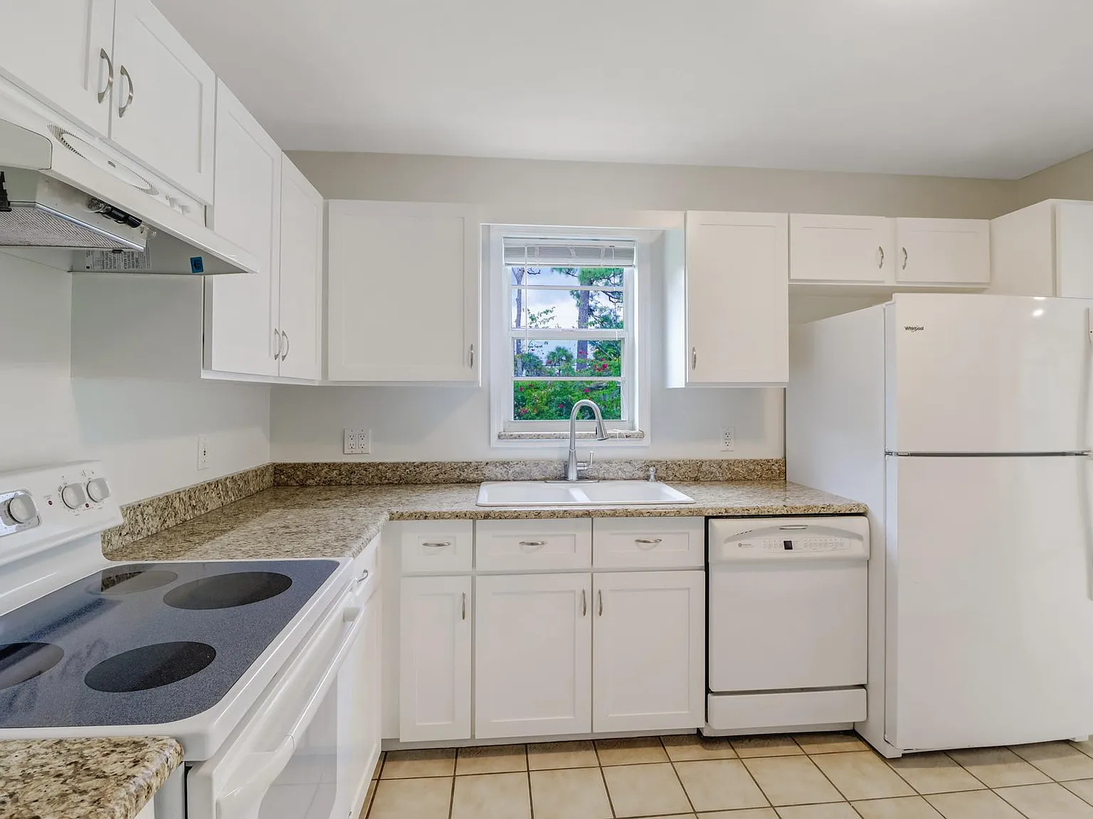 5 bed, 1490 sqft, $725 — Photo 3