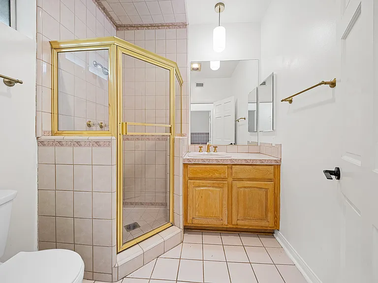 Primary Bedroom Ensuite Bathroom #2