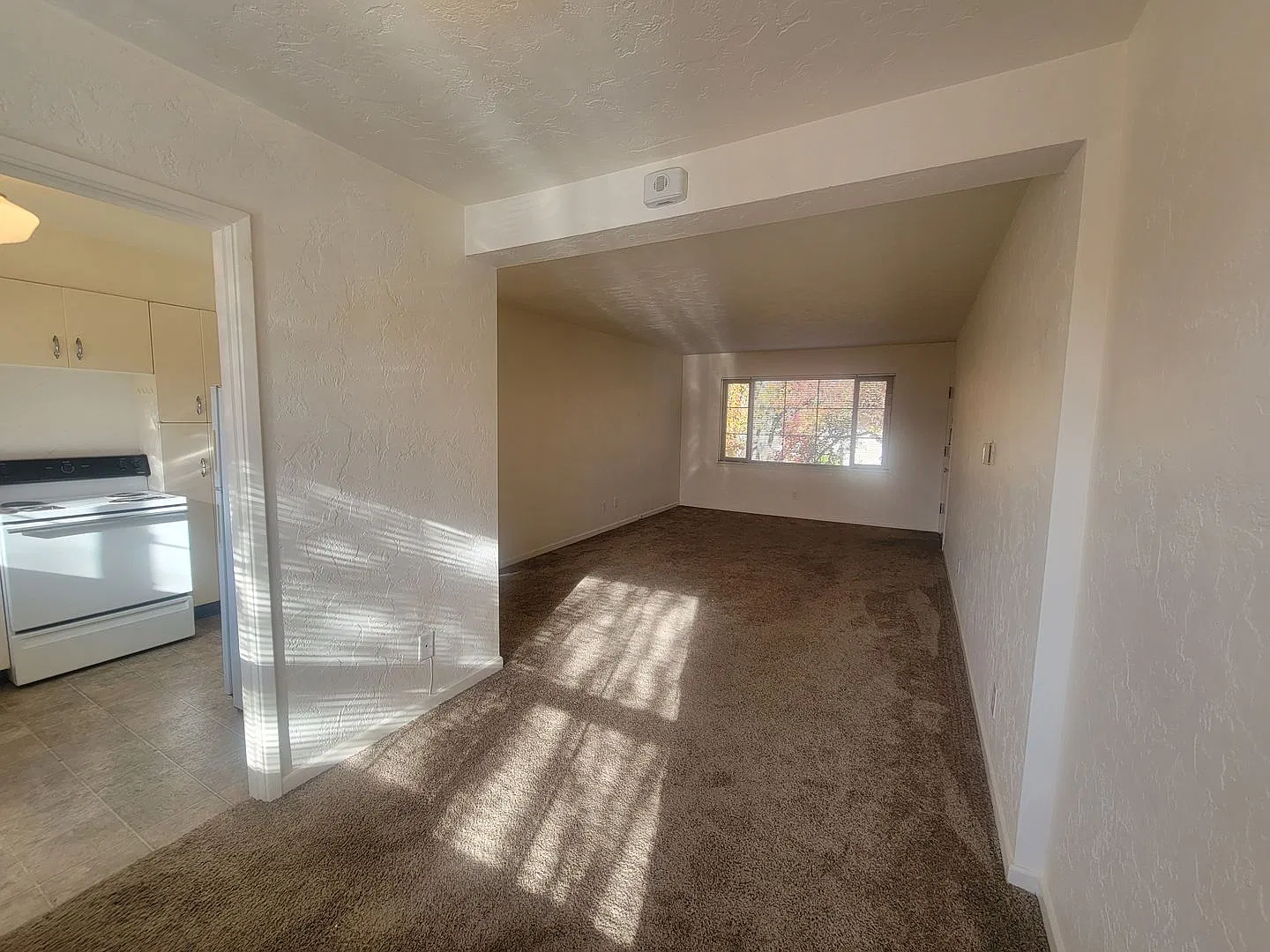 A0131 - Claremont Apartments — Photo 4