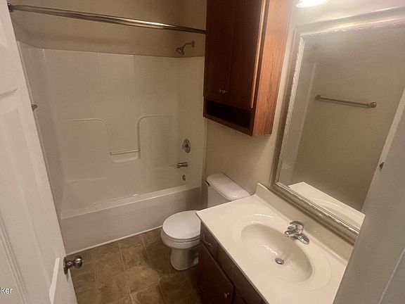 3rd image of 144 Twin Lakes Dr