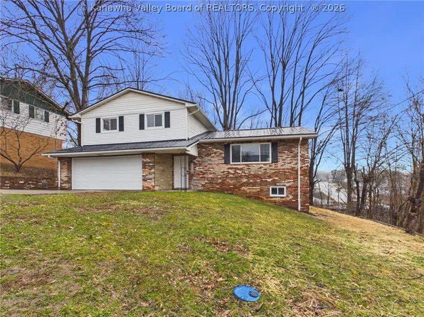 5206 Hammons Dr, Cross Lanes, WV 25313