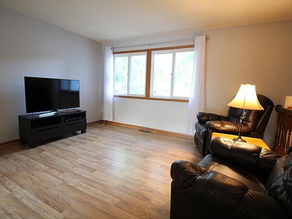 5th image of 2642 Greystone Ave N