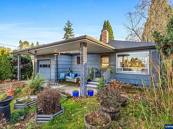 3rd image of 830 Kumler St SE