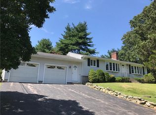 20 Orchard Dr, Scituate, RI 02831