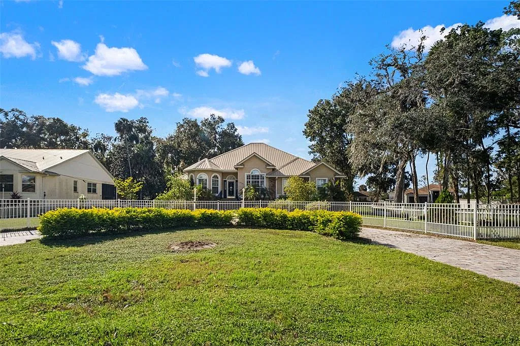 3 bed, 2.0 bath, 2244 sqft, $3,500 — Photo 4