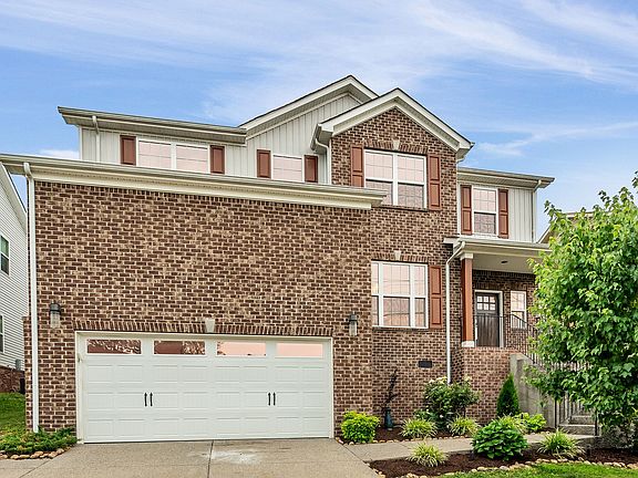 3rd image of 928 Bordeaux Pl