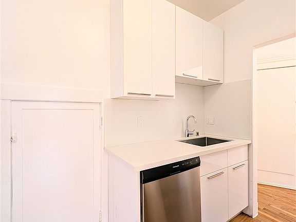 5th image of 636 33rd Ave APT 1