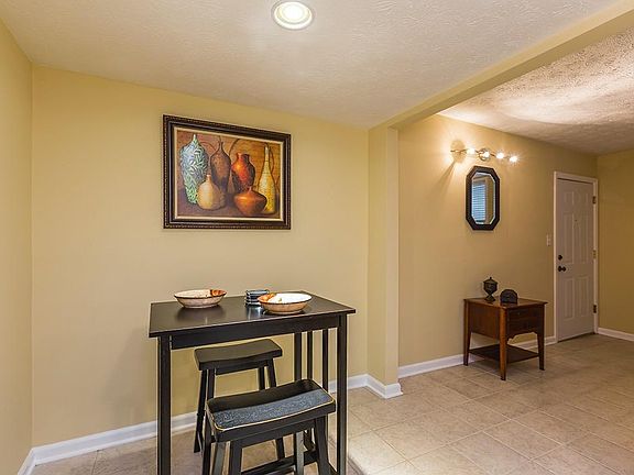 5th image of 828 Malabu Dr APT 114
