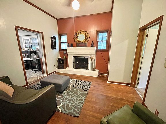 4th image of 716 N Main St