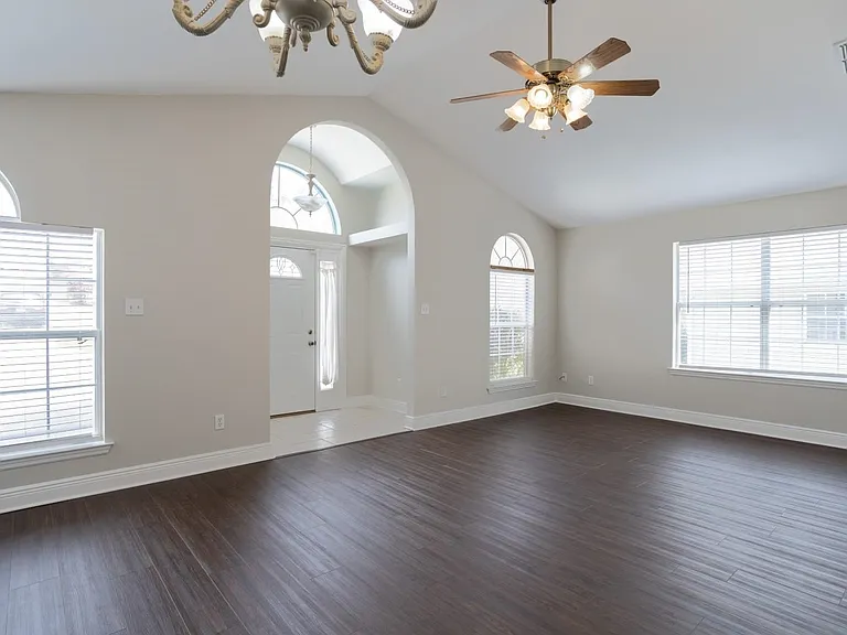3569 Chatelaine Dr — Photo 7