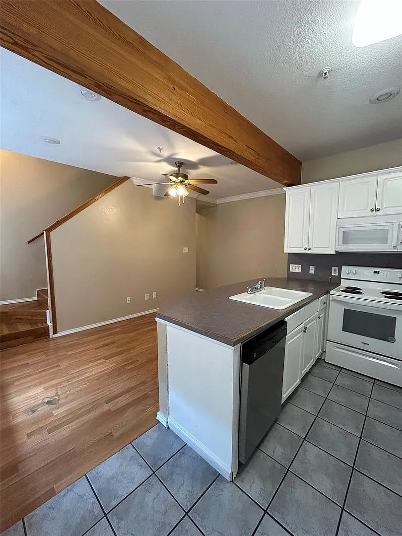 4600 Gaston — Photo 3