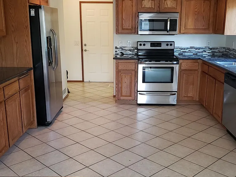 941 E Alder St — Photo 5