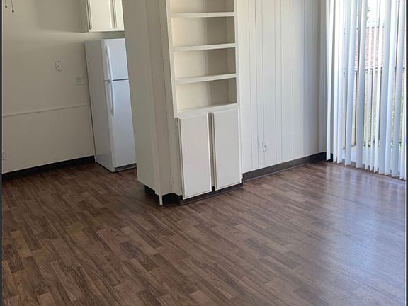 5th image of 1096 N Mollison Ave #849