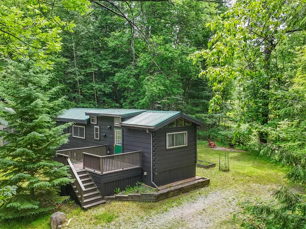 35 Algonquin Ave, Saranac Lake, NY 12983