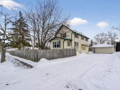 560 Paris Ave, Lansing, MI, 48910