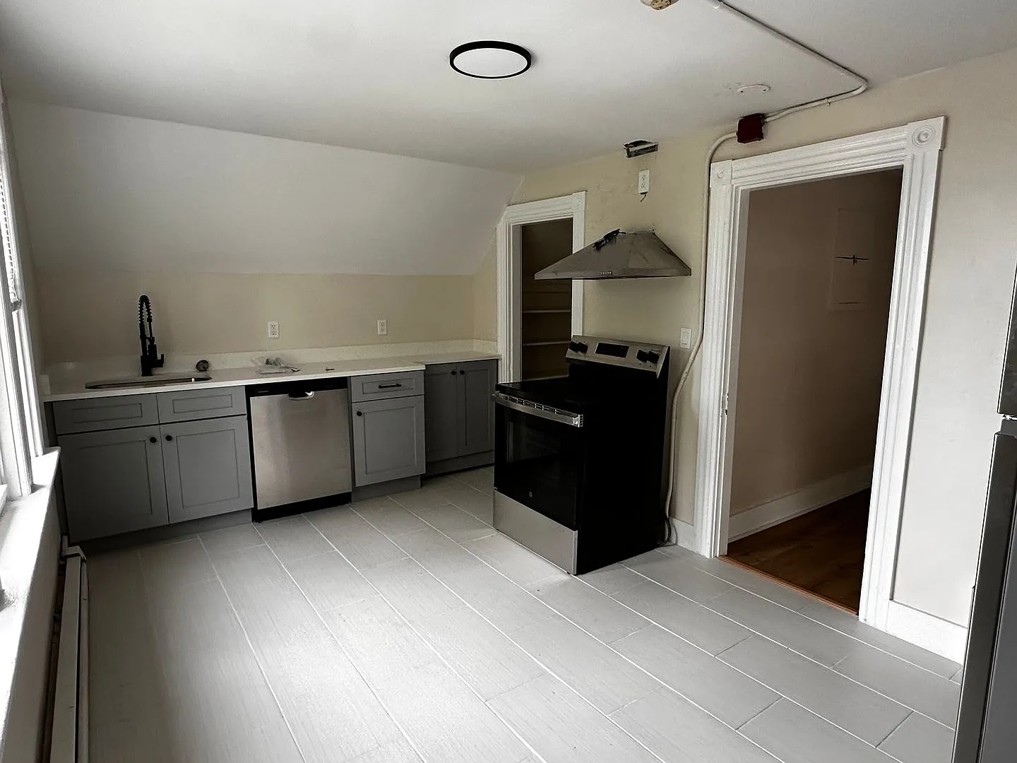 Updated 2 Bed/ 1 Bath Apartment off of Main St! — Photo 4