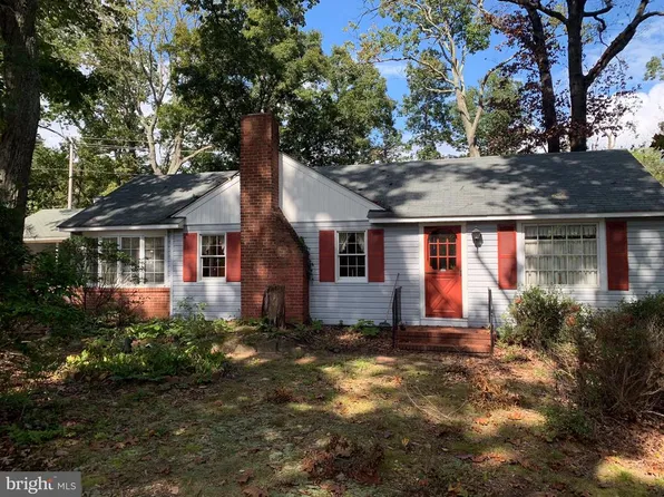 7951 Holly Rd, Pasadena, MD 21122