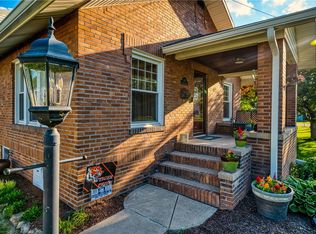 818 Maple Ave, Paris, IL 61944