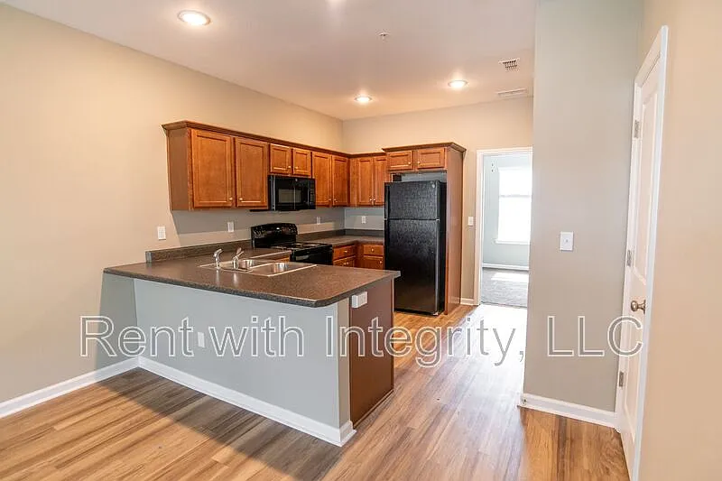 3 bed, 3.0 bath, 1280 sqft, $1,495 — Photo 3