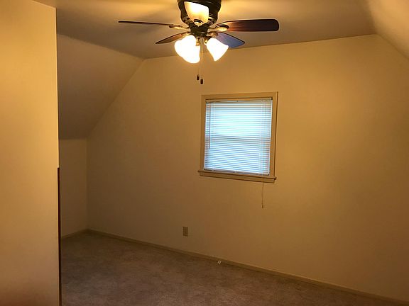 smaller bedroom with ceiling fan big closet