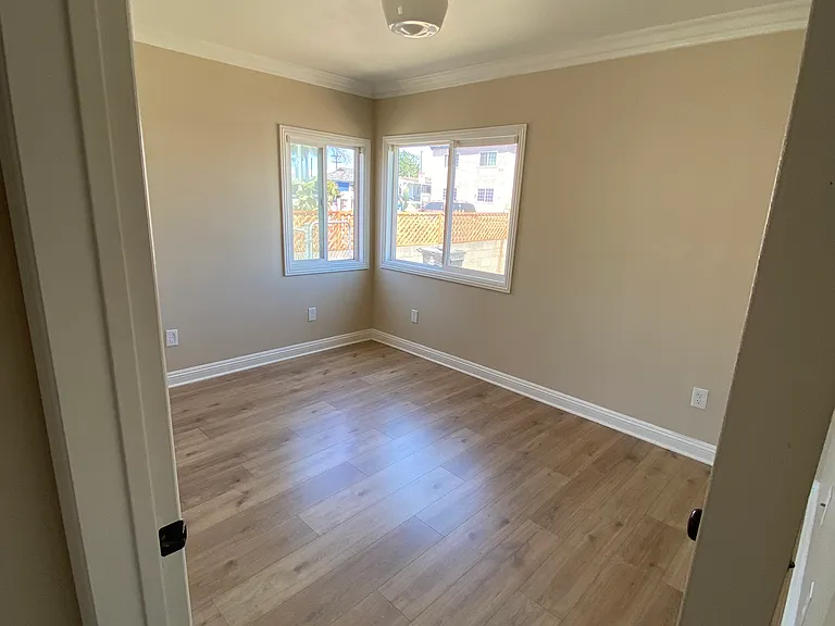 1030 E M St — Photo 20