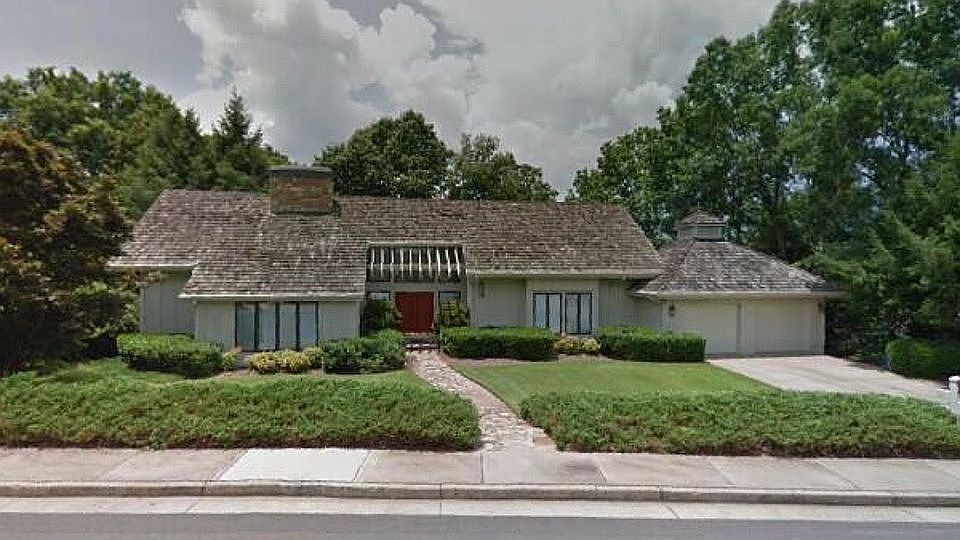 1st image of 2425 Island Dr